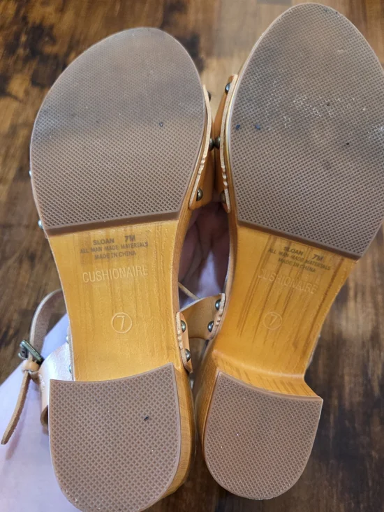 CUSHIONAIRE Sloan Faux Wood Sandals Honey Size 7.5 cottegcore whimsy boho - Picture 6 of 7